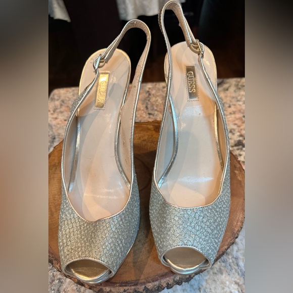 Guess stilleto slingback heels. Very pretty sage and gold colored. Size 10 - Picture 4 of 16